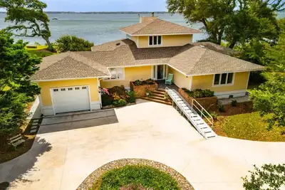 Image de Belle maison de 3 chambres sur la voie navigable inter-côtière