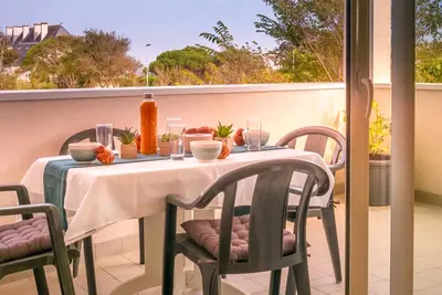 Image de Appartement moderne 3 pièces avec balcon, ascenseur, proche plages et commerces, parking inclus