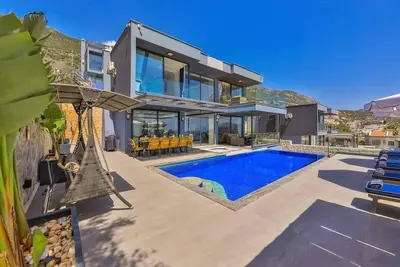 Image de Villa Ocean Pearl, atrium de 30 pieds, vue sur l'océan, 2 piscines, spa \/ gymnase, sauna, table de billard, etc.