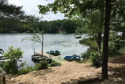 Pêche juste autour des festivals! Beau lac et baignade en eau douce.