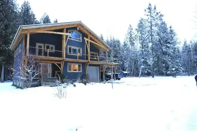 Image de Painted Turtle Lodge - 5 Br \/ 2. Chalet moderne 5 Ba avec bain Ă remous