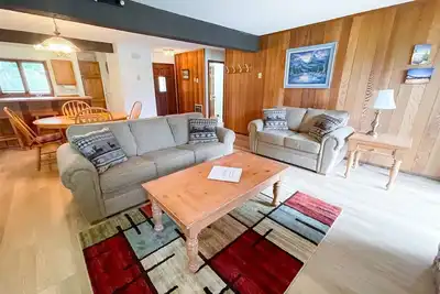 Image de 1 chambre et 1 salle de bain complète, 5 couchages, un niveau à profiter pour vos vacances à Mammoth Lakes