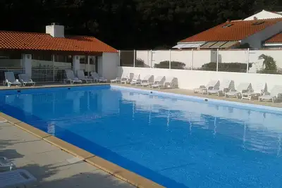 Image de Jolie maisonnette avec piscine et tennis dans une résidence privée