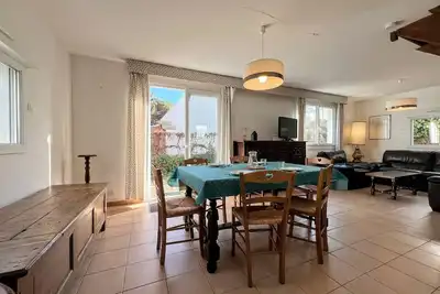 Image de Maison cosy Ă Carnac - 3 chambres, terrasse, jardin, wifi - 150m de la plage