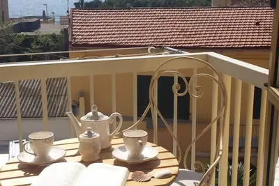 Dans le coeur d'alghero, pres de la mere, du centre historique ed de la Promenade Dante. Meuble avec go ut et donè de chaque comfort. Zone ideale pour le relax, les s
