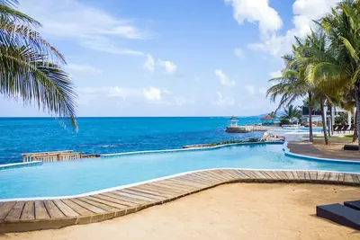 Image de Luxury Waterfront 1/1 with Pool and Gym