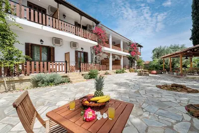 Vergonis Studios
