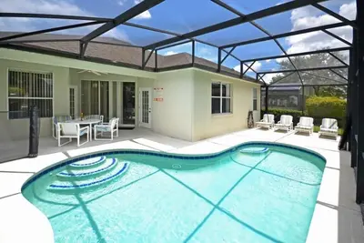 Image de Nouvelle Liste - Maison spacieuse avec piscine dans la communauté fermée de Calabay Parc à Tower Lakes