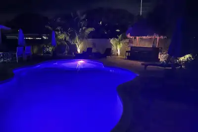 Image de Adorable -Cocoa Beach House avec piscine chauffée-blocs de la plage