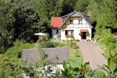 Image de Petite et belle maison de vacances dans un emplacement privilégié