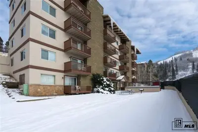 Image de Storm Meadows Dr. Ski in / Ski out, bain à remous