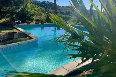 Image de La Bastide de Sire Marin, grande piscine et jacuzzi, à 15mn d'Aix, 20mn de Cassis