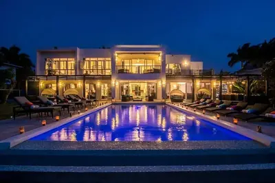 Image de Beachfront Luxe, Service Butler, Chef, Conducteur, Moderne! 5 chambres Dreamtime