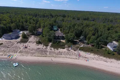 Image de 2020 Summer Booking up! Huron Beach Front ~ Zone de plage isolée / Vues spectaculaires