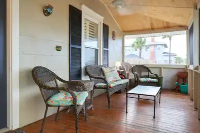 Image de Beach House à 100 mètres de l'océan!