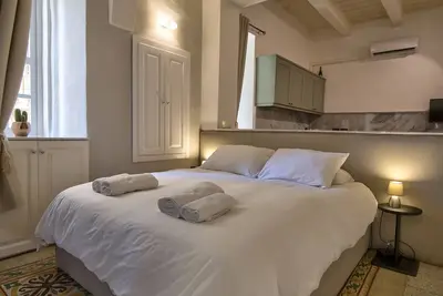 Studio contemporain au coeur de La Valette