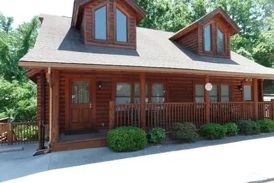 Image de Rocky Top! Cabine de 2 chambres située dans Big Bear Lodge and Resort With Facilities.