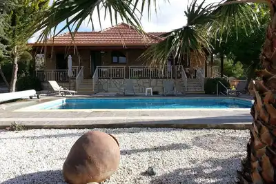 Image de Villa privée et clôturée avec piscine privée, wifi gratuit et vastes jardins