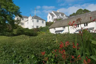Image de Cottage attrayant et confortable avec toutes les commodités à jour au cœur de East Portlemouth