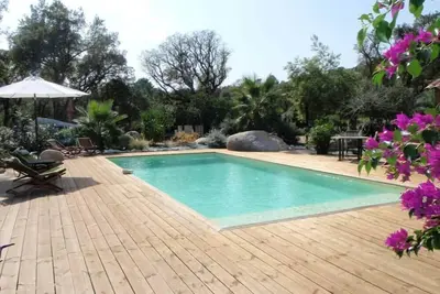 Image de Maison individuelle, climatisée, avec jardin et piscine, très calme.