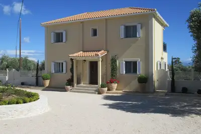 Image de Villa avec piscine privée, vue sur la mer et la montagne