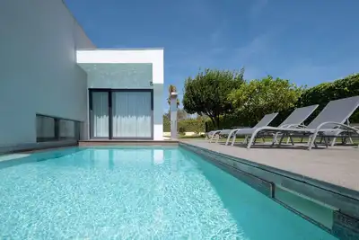 Image de Villa with free Wi-Fi | A\/C | private pool | garden | tennis court | near beach | sea view [Rluz17]