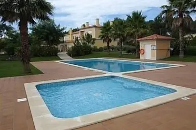 Image de Belle 3 Chambres \/ 3 Bath House w \/ jardin arrière, 2 balcons Lg-avant et arrière