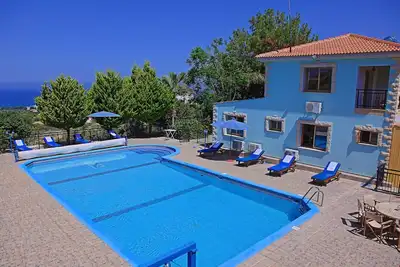 Image de Coucher de soleil, air conditionné, grande piscine, parking privé