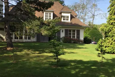 Image de Très Belle villa, bord de forêt, proche centre ville 5 chambres 4 bains 240 m2.
