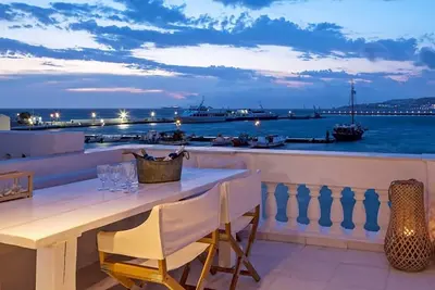 Image de Campani Villa, 4 chambres, 3 salles de bain, 2 terrasses, peut accueillir jusqu'à 9 personnes.
