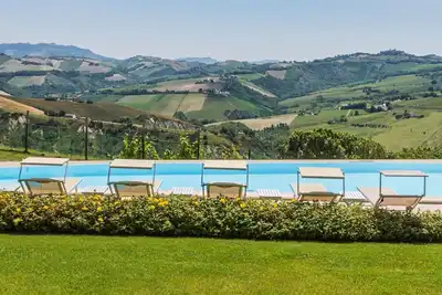 Image de Villa delle Rose avec piscine dans les collines de Piceno, à 20 minutes des plages de Cupra Marittima