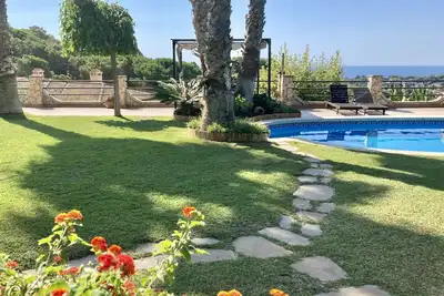 Image de Villa(4 pers) avec piscine, vue sur la mer, jardin de palmiers, situation calme