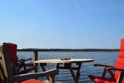 Image de Terrain au lac très calme de 7500 m², propre ponton