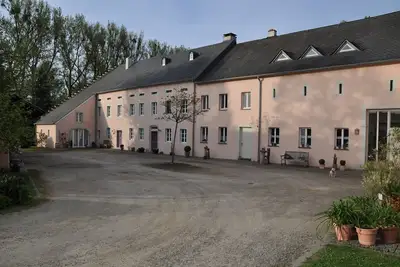 Image de Ancienne forge dans une cour classée