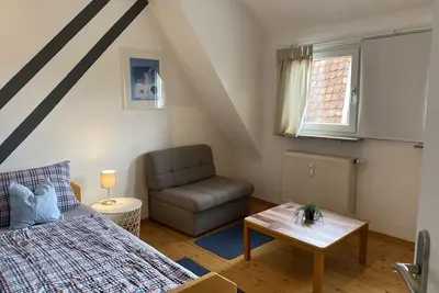 Image de appartement entier + balcon ensoleillé