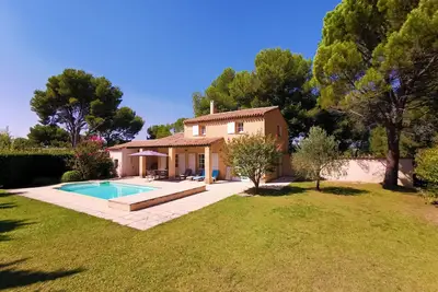 Image de Villa à Eguilles au calme en Provence pour 7 personnes, avec piscine et terrasse