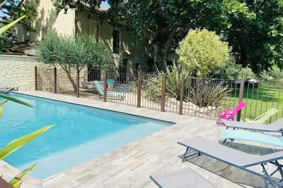 Image de Mas provençal 18ème avec piscine entre st Rémy de provence et Avignon.
