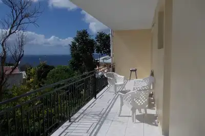 Image de Tout Confort et Lumineux, l'étage d'une villa, Balcon, Vue sur Mer des Caraïbes