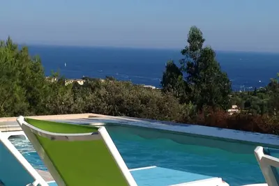 Image de Villa Geais - Vue mer, Piscine chauffée 28°C, jardin, au calme, proche de la mer