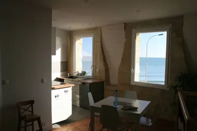 Image de Vue sur mer imprenable, Maison avec petit jardin