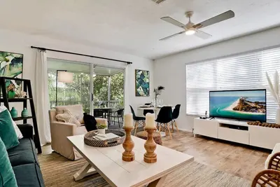 Image de 6250 Holmes North Beach Village - Condo 2 chambres / 2. 5 salles de bain, occupation maximale de 6 personnes.