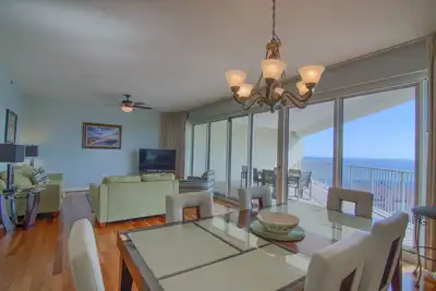 Image de Condo de front de mer du 8ème étage à Tides @ Topsl