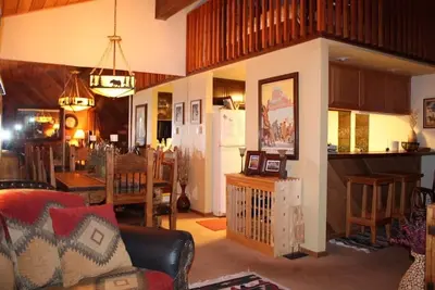 Image de Magnifique condo Snowcreek - 1 Bdrm, Loft & Bonus Room - Pet Friendly