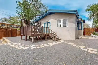 Image de Bungalow Adobe historique, 2bd / 2ba, à pied de l'Unm