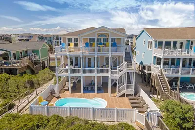 Image de Superbe 6 Br 6 1/2 Bath Oceanfront Home avec piscine privée et ascenseur