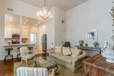 Image de Appartement élégant et moderne dans Garden District