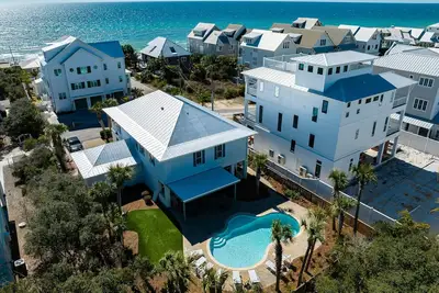 Image de Piscine privée avec vue sur le golfe. Couchage pour 24 personnes à trois minutes à pied de la plage.