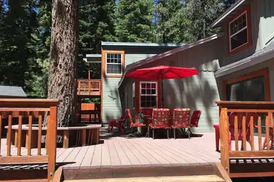 Image de Tahoe Mountain Cabin * Salle de jeux * Bain à remous * Wi-Fi * Animaux domestiques * Près de Ski / Plage / Manger