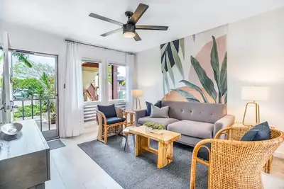 Image de Lumineux, condo calme w / Lanai & cuisine complète - à pied de la plage!
