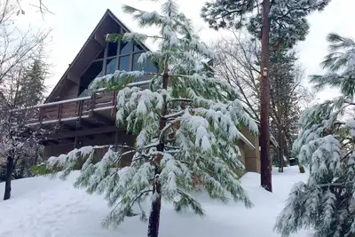 Image de Chalet de montagne confortable perché au bout d'un cul-de-sac tranquille avec vue pour toujours